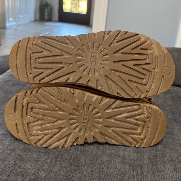 UGG Classic Mini Size 8 - Picture 11 of 13